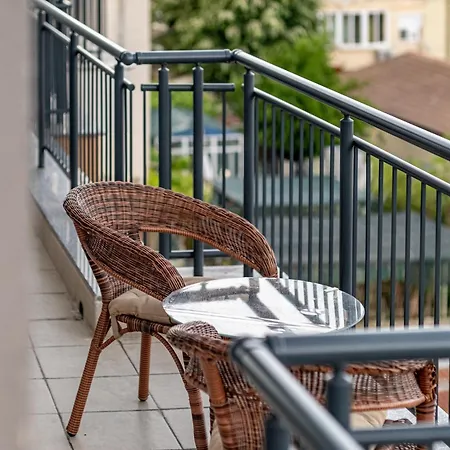 Aria Luxury Apartmet Warna