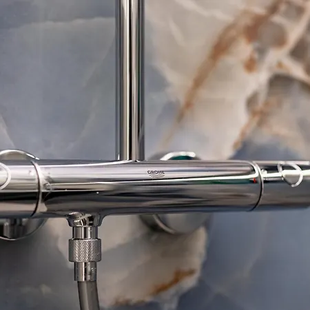 Aria Luxury Apartmet Warna